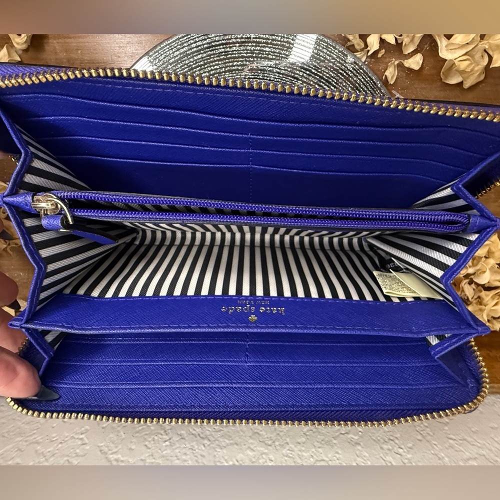 Kate Spade royal blue zip-around saffiano wallet with gold logo - Picture 3 of 3